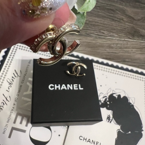 Chanel 2023 Gold Crystal CC Stud Earrings - Picture 5 of 9